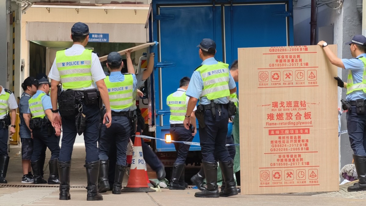 thestandard.com.hk - The Standard 英文虎報 - Elderly security guard killed by reversing truck in Kwai Chung industrial accident