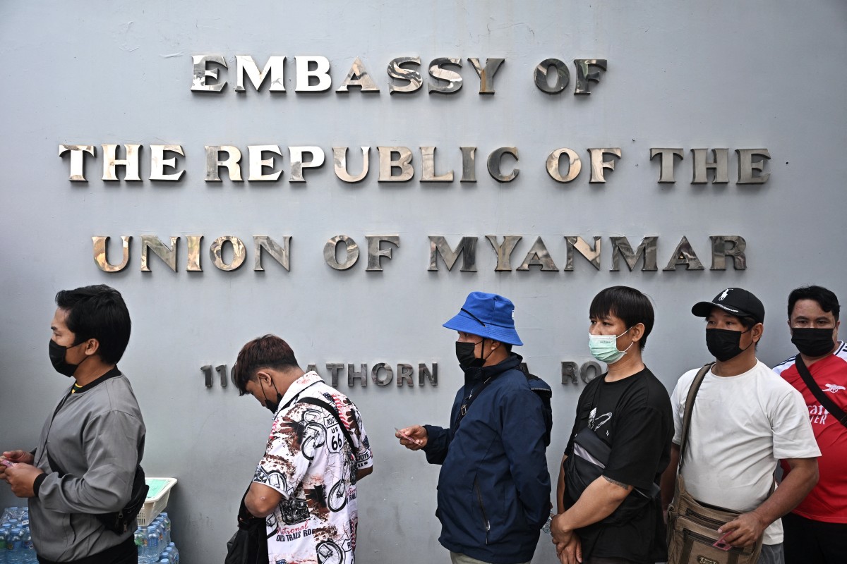 Myanmar citizens head to early polls in Bangkok