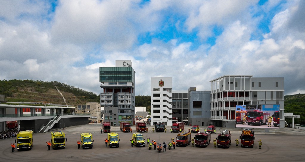thestandard.com.hk - The Standard 英文虎報 - Fire and Ambulance Services Academy open day draws crowds and future firefighters
