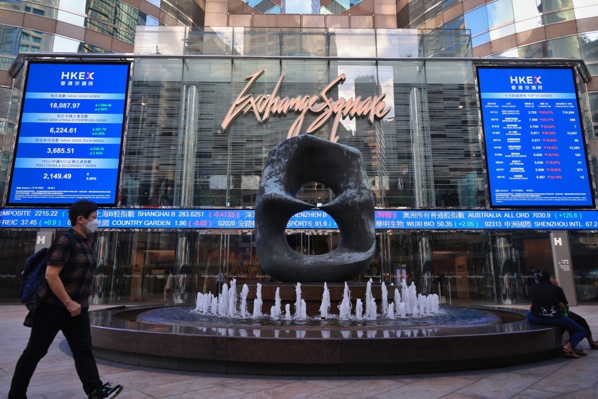 HSI rallies at open, Nio jumps 3pc