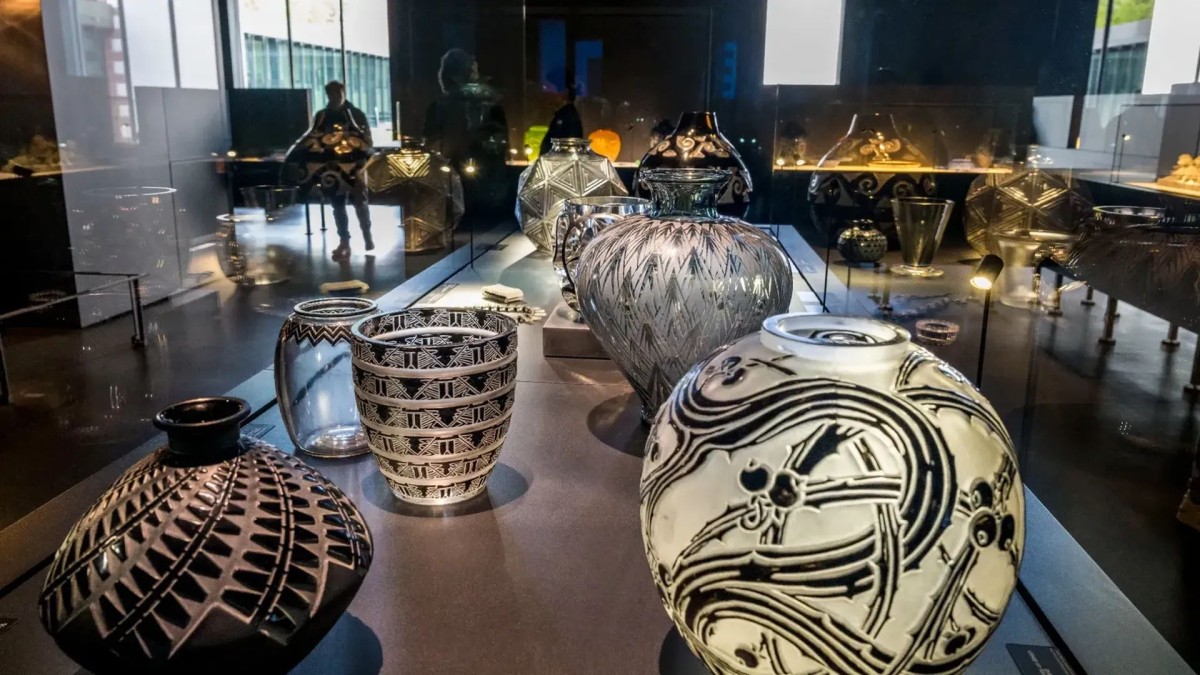 Jewellery worth millions stolen in French museum burglary
