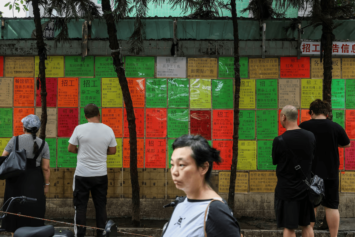 thestandard.com.hk - The Standard 英文虎報 - China adds 10.52 million urban jobs in Jan-Sept, to roll out services jobs policy