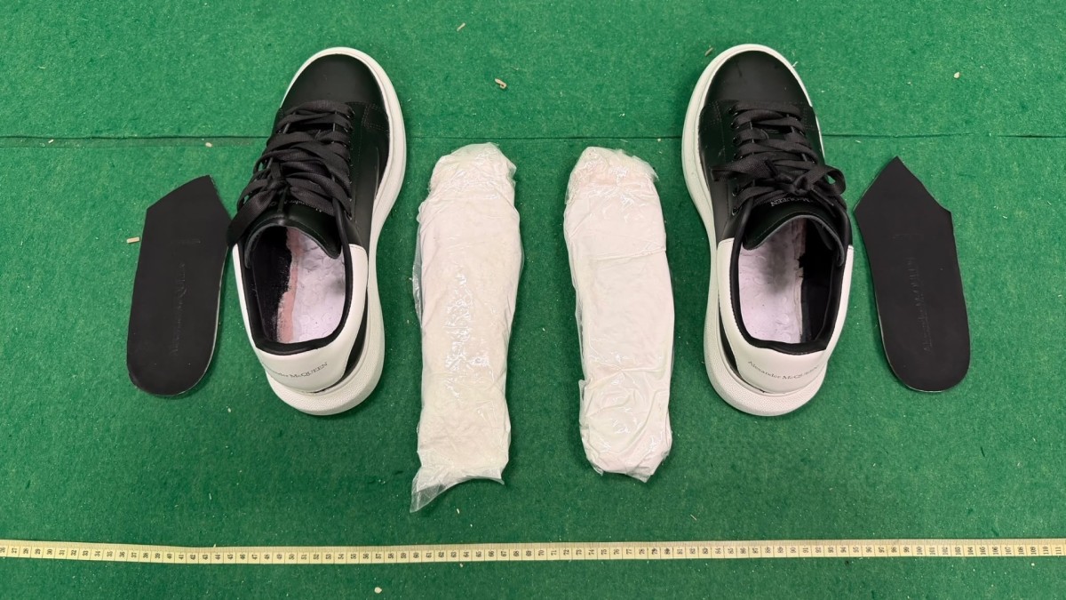 thestandard.com.hk - The Standard 英文虎報 - Customs seizes $1.45m in drugs at HK airport, 2 mainland passengers arrested