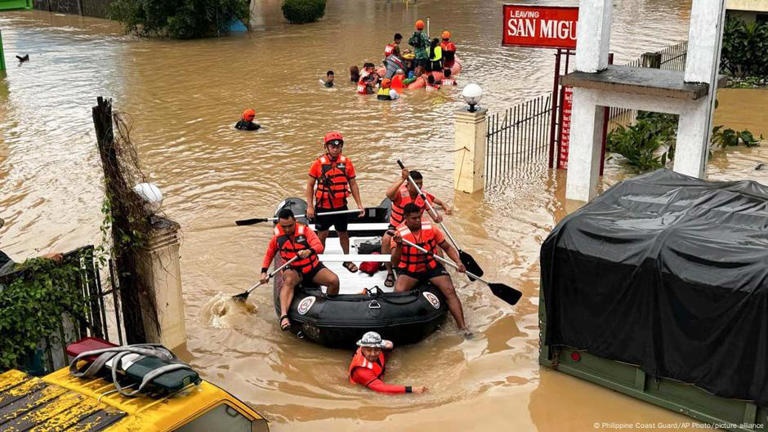 Tropical storm leaves towns submerged, 66 dead in Philippines