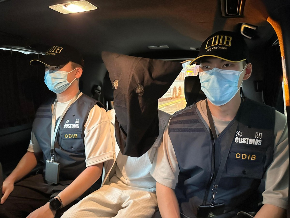 Customs seizes $2.9m in suspected heroin at Hong Kong International Airport; arresting one man