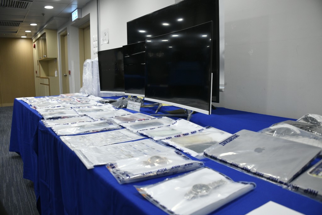 thestandard.com.hk - The Standard 英文虎報 - Police dismantle traid-linked illegal gambling promotion center in Cheung Sha Wan, 6 arrested