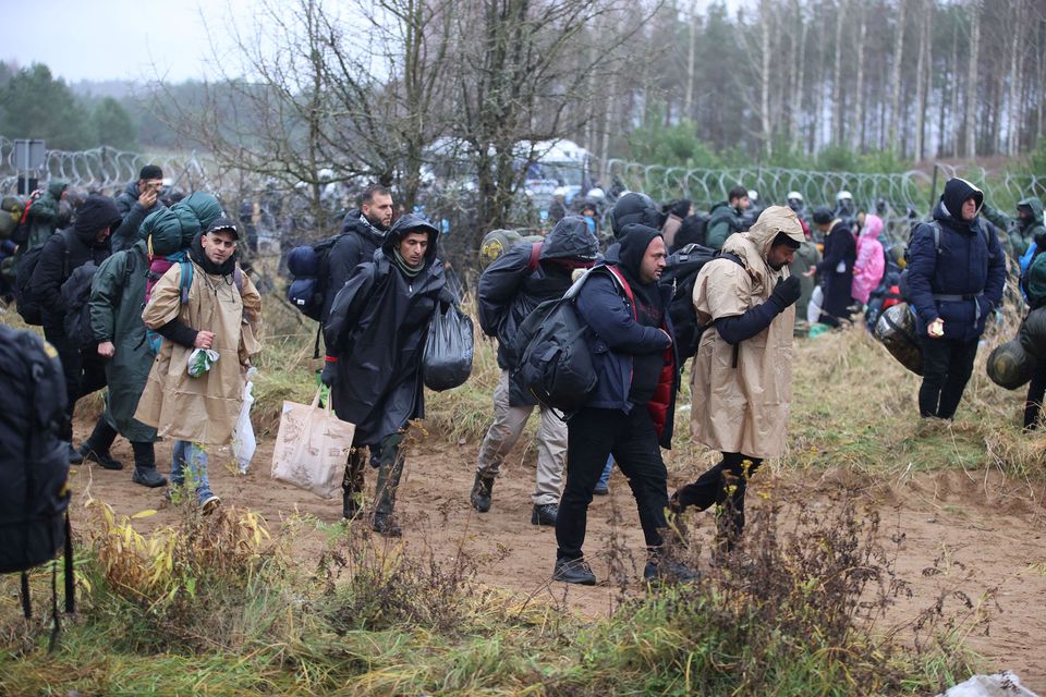 Migrants gather on Polish border in freezing weather in attempt to enter EU
