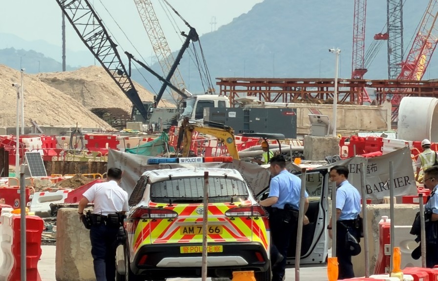 thestandard.com.hk - The Standard 英文虎報 - Worker hospitalized after steel rod pierces thigh at Lantau worksite