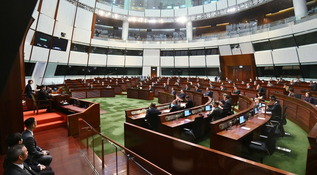 thestandard.com.hk - The Standard 英文虎報 - Lawmaker suggests charity element for HK investment migration scheme
