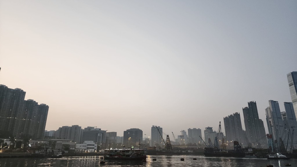 Hong Kong Braces for 9-Degree Temperature Plunge as Cold Front Arrives