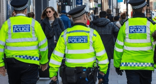 London police apologize after threatening to arrest 'openly Jewish' man ...
