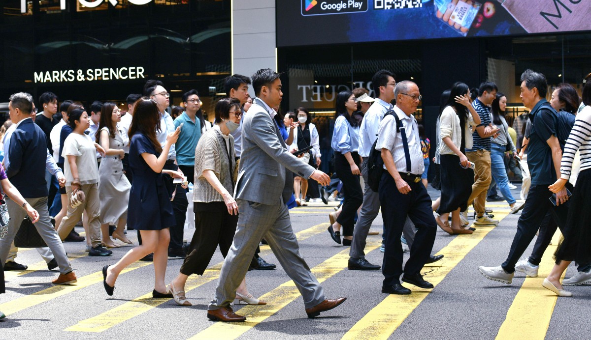 thestandard.com.hk - The Standard 英文虎報 - HK jobless rate edges up to 3.8pc in June - August