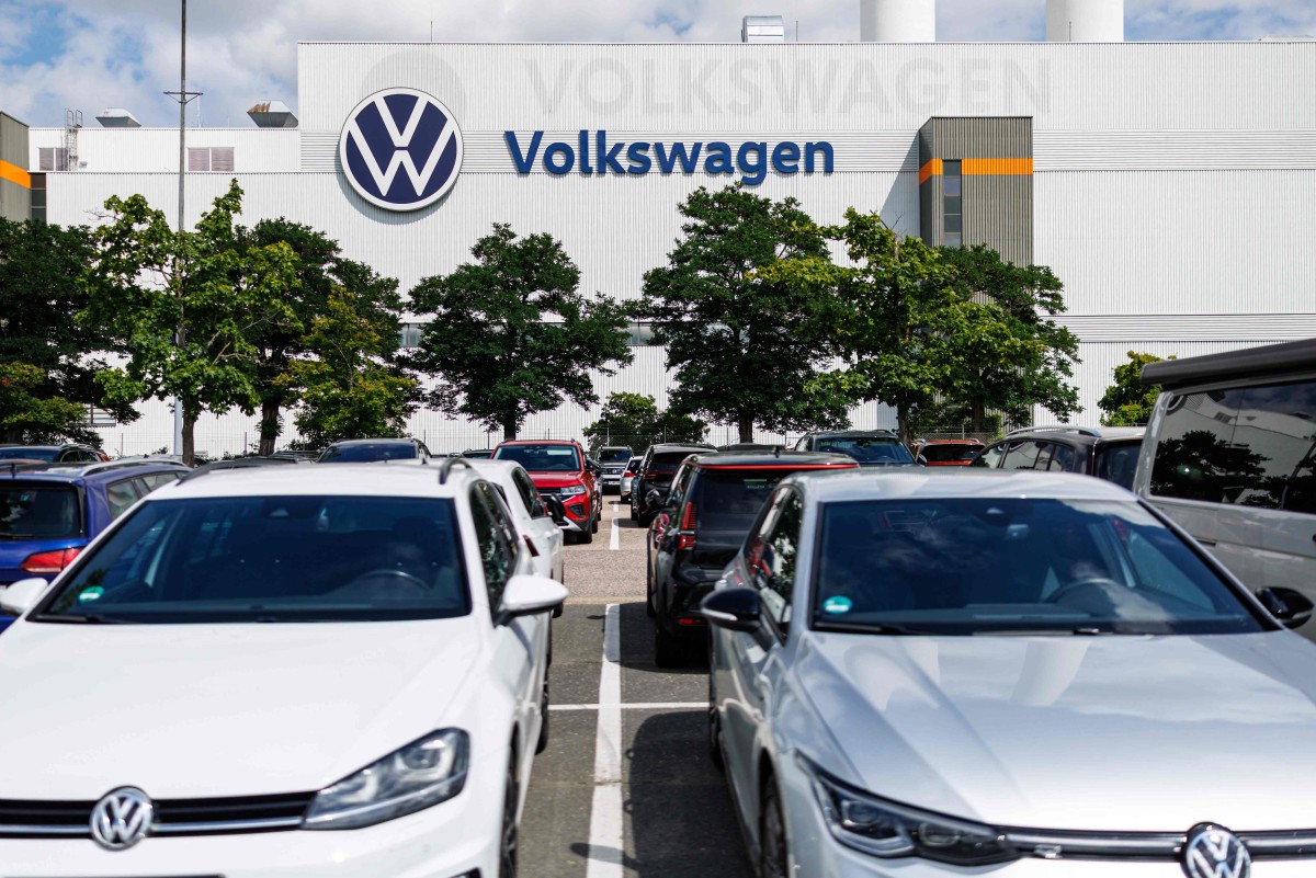 thestandard.com.hk - The Standard 英文虎報 - Volkswagen China chief expects China's passenger car market to decline by 20pc in 2026