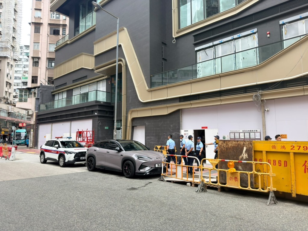 thestandard.com.hk - The Standard 英文虎報 - 61-year-old construction worker dies after falling from platform in Prince Edward