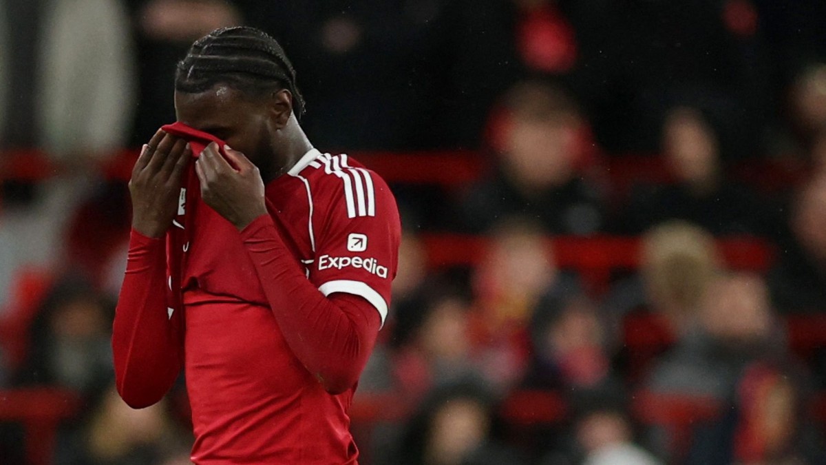 Liverpool thrashed by Palace, holders Newcastle through in League Cup