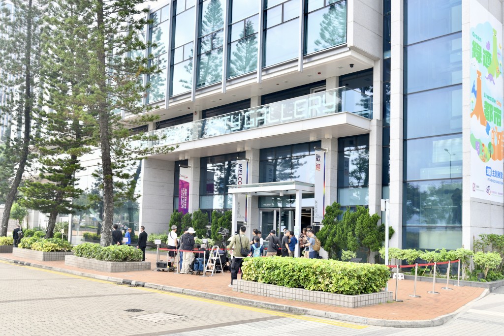 thestandard.com.hk - The Standard 英文虎報 - FSD clarifies division of labor on Wang Fuk Court construction material complaints