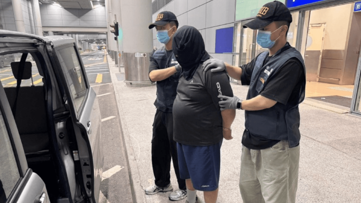 thestandard.com.hk - The Standard 英文虎報 - Customs seizes $8.85m drugs at airport, 2 passengers arrested