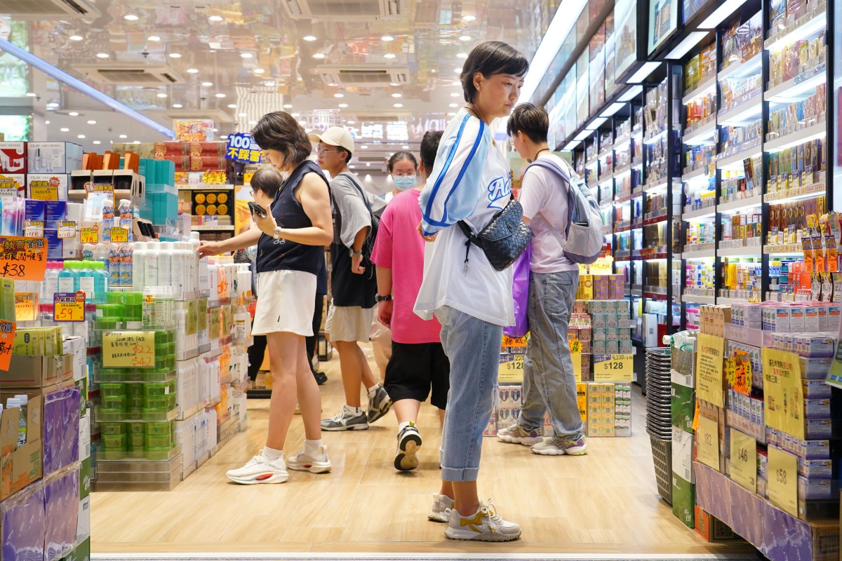 thestandard.com.hk - Helen Zhong - Hong Kong April retail sales miss forecast with 8.6pc growth