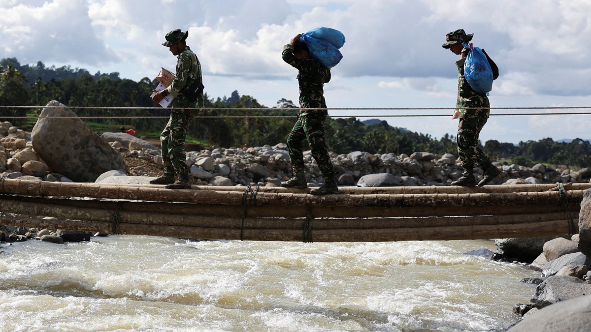 Death toll from Indonesia floods and landslides passes 700