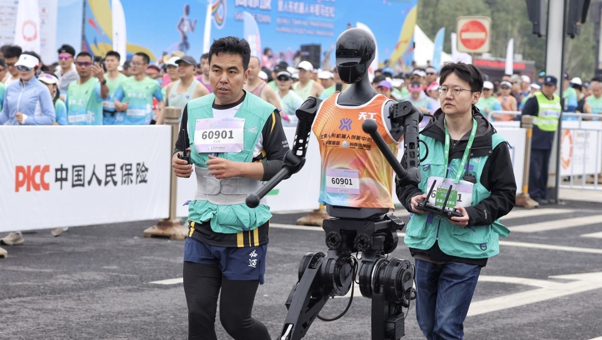 thestandard.com.hk - The Standard 英文虎報 - Robot half-marathon marks era of embodied AI | Fongmula | Francis Fong