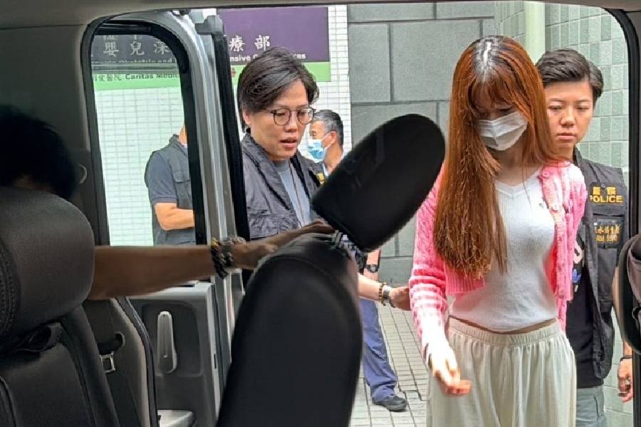 thestandard.com.hk - The Standard 英文虎報 - Arrested CMC intern led to hospital for evidence search following overnight detention