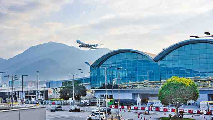 thestandard.com.hk - The Standard 英文虎報 - HK airport limits power banks to two per passenger, bans in-flight charging