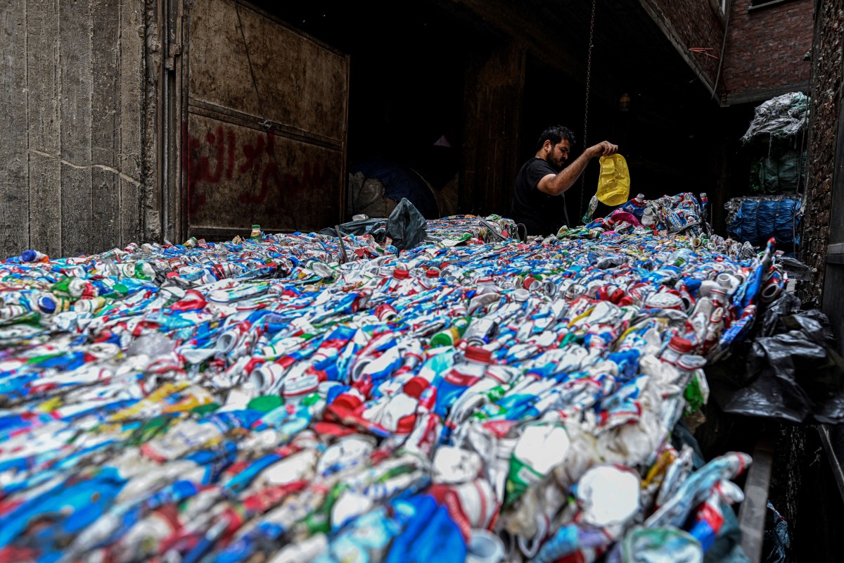 thestandard.com.hk - The Standard 英文虎報 - Egypt's 'Garbage City' recyclers reap gains from Iran war plastic squeeze