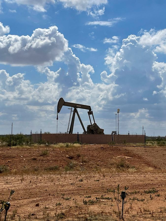 thestandard.com.hk - The Standard 英文虎報 - Oil prices extend gains as U.S.-Iran strikes heighten supply disruption concerns