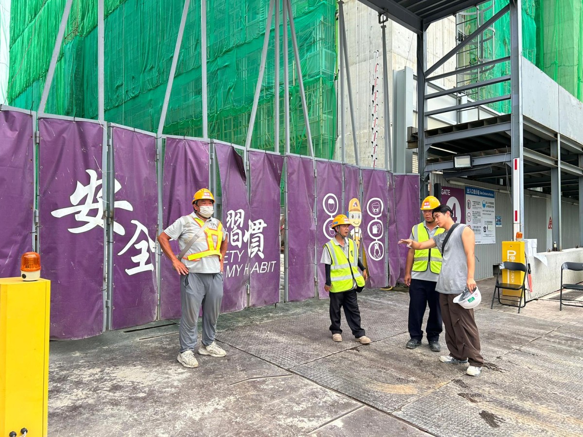 thestandard.com.hk - The Standard 英文虎報 - Construction worker dies in fatal fall at Tuen Mun Light Public Housing site