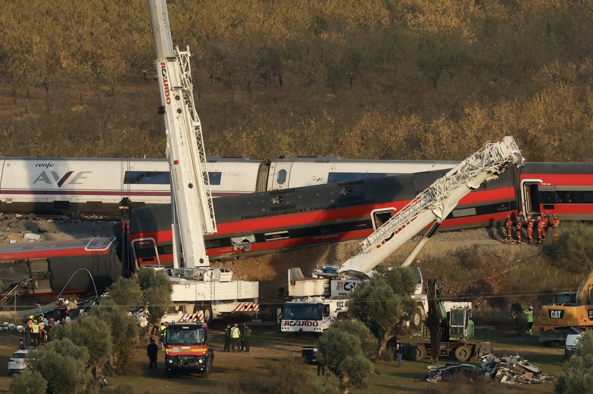 thestandard.com.hk - The Standard 英文虎報 - Grieving Spain demands answers for latest rail disaster