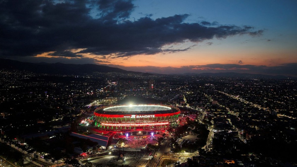 Fan dies in fall at Mexico City stadium reopening