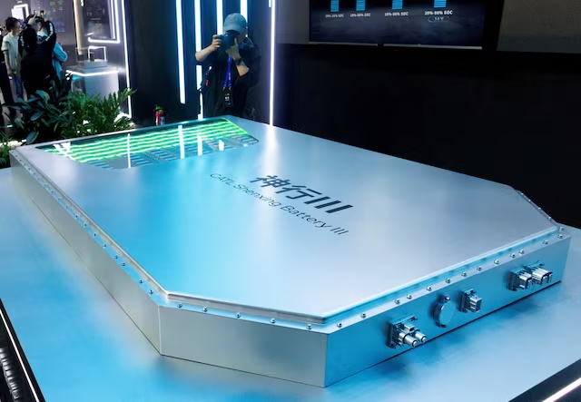 thestandard.com.hk - The Standard 英文虎報 - China's solar majors charge into batteries as panel sales falter