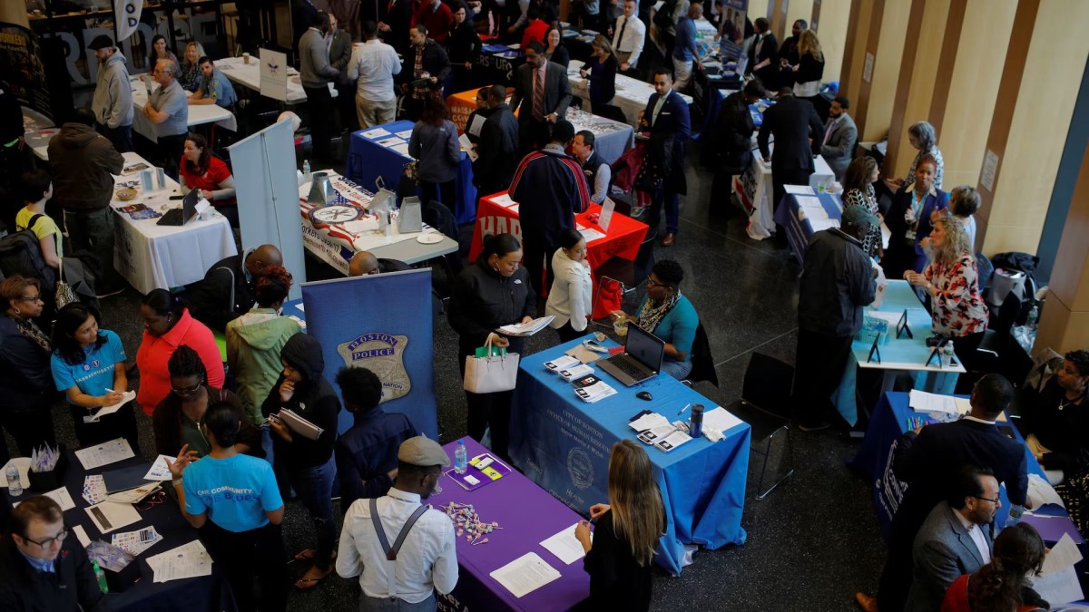 thestandard.com.hk - The Standard 英文虎報 - US job openings fall as healthcare vacancies post largest drop in 11 months
