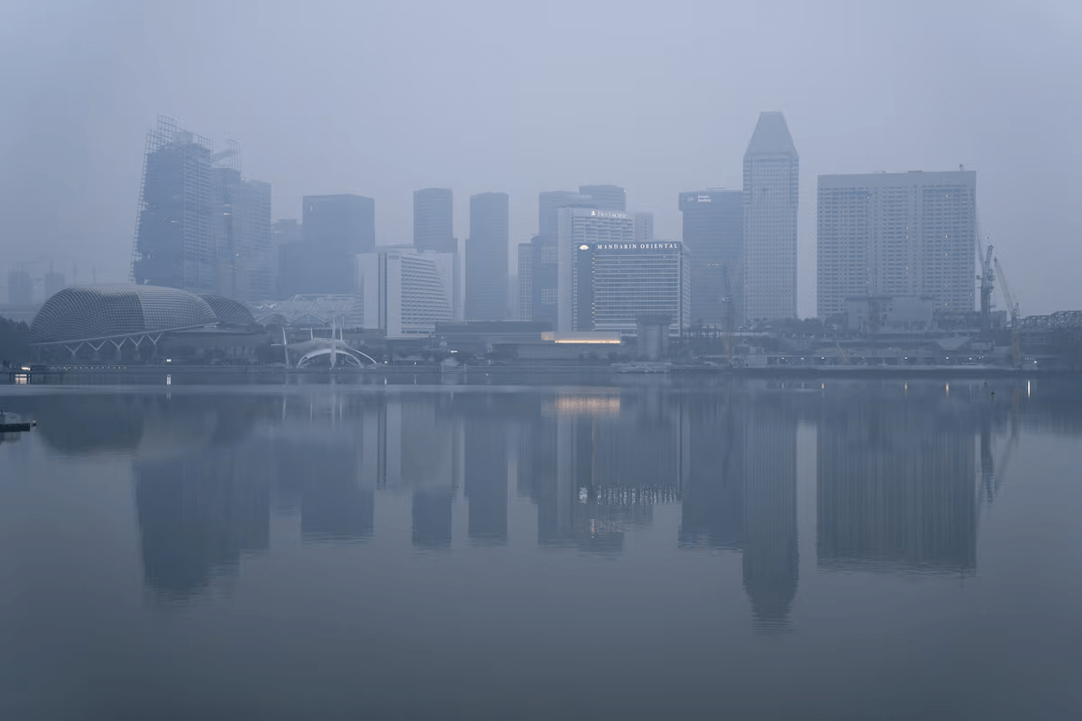 thestandard.com.hk - The Standard 英文虎報 - Singapore foreign minister heads to Indonesia amid tensions over gas and haze