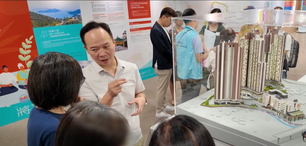 thestandard.com.hk - The Standard 英文虎報 - Wang Fuk Court residents tour potential new homes ahead of June 30 acquisition deadline