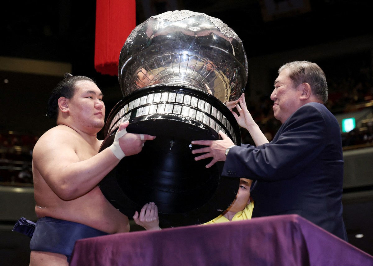 Sumo grapples with ancient rule in age of woman PM