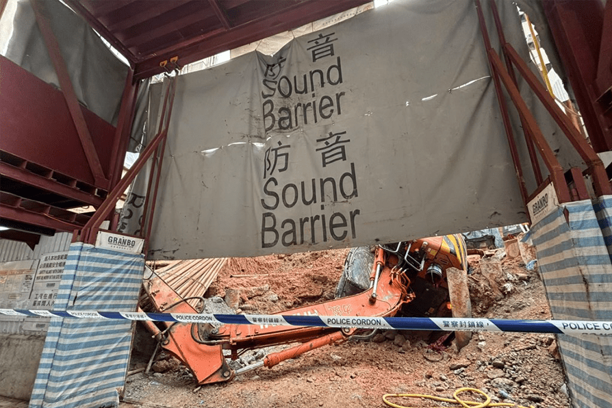 thestandard.com.hk - The Standard 英文虎報 - Worker killed as excavator overturns at Ho Man Tin construction site