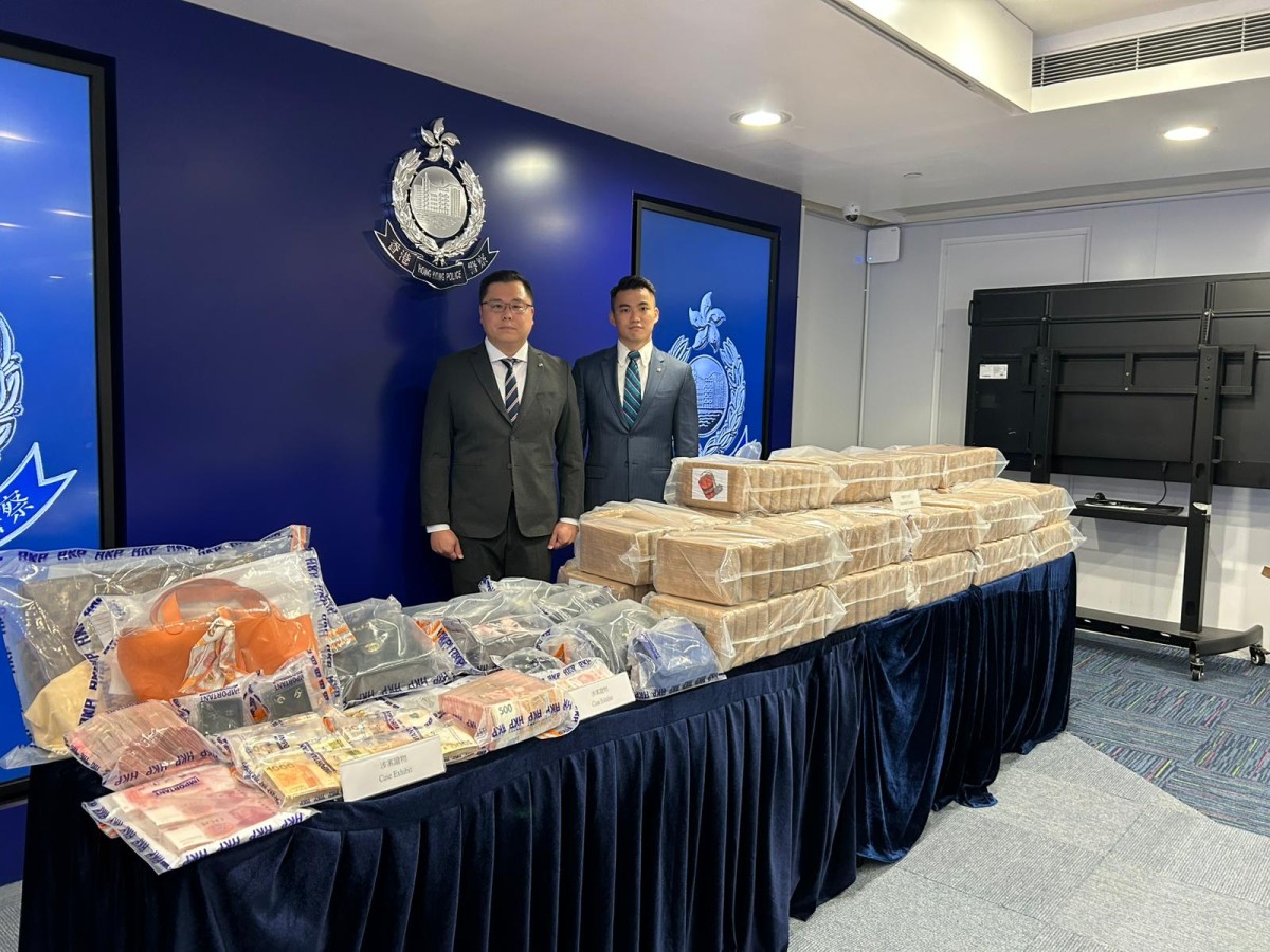 thestandard.com.hk - The Standard 英文虎報 - Three arrested after police seize $180m suspected cocaine from Aberdeen yacht