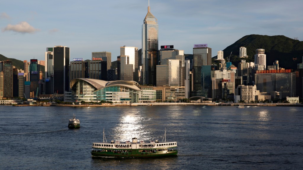 thestandard.com.hk - The Standard 英文虎報 - Singapore mulls tax cuts as top finance professionals return to Hong Kong