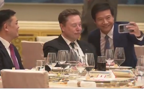 thestandard.com.hk - The Standard 英文虎報 - Xiaomi CEO Lei Jun takes selfie with Musk goes viral online