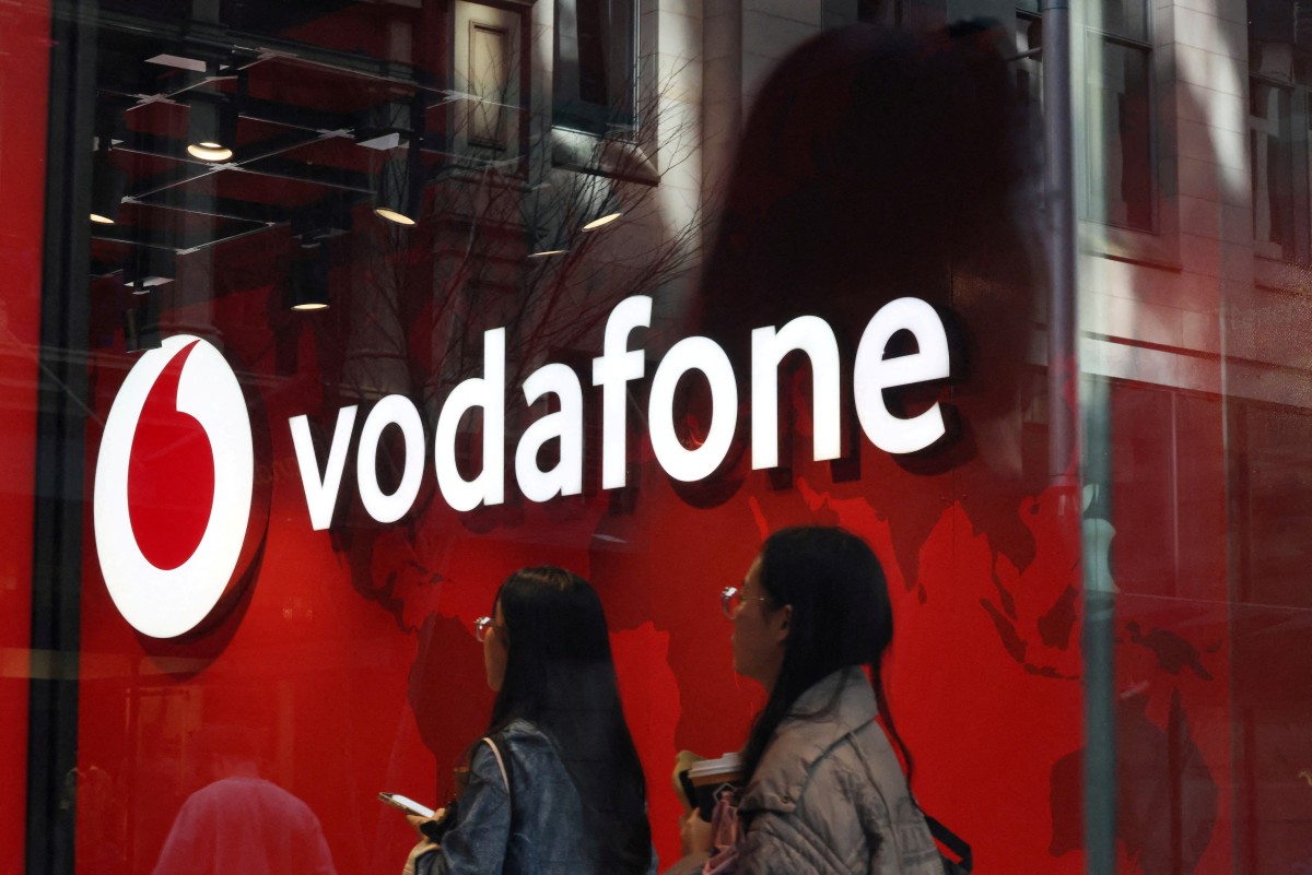 thestandard.com.hk - The Standard 英文虎報 - French tycoon Niel becomes Vodafone's top shareholder in US$6 billion deal
