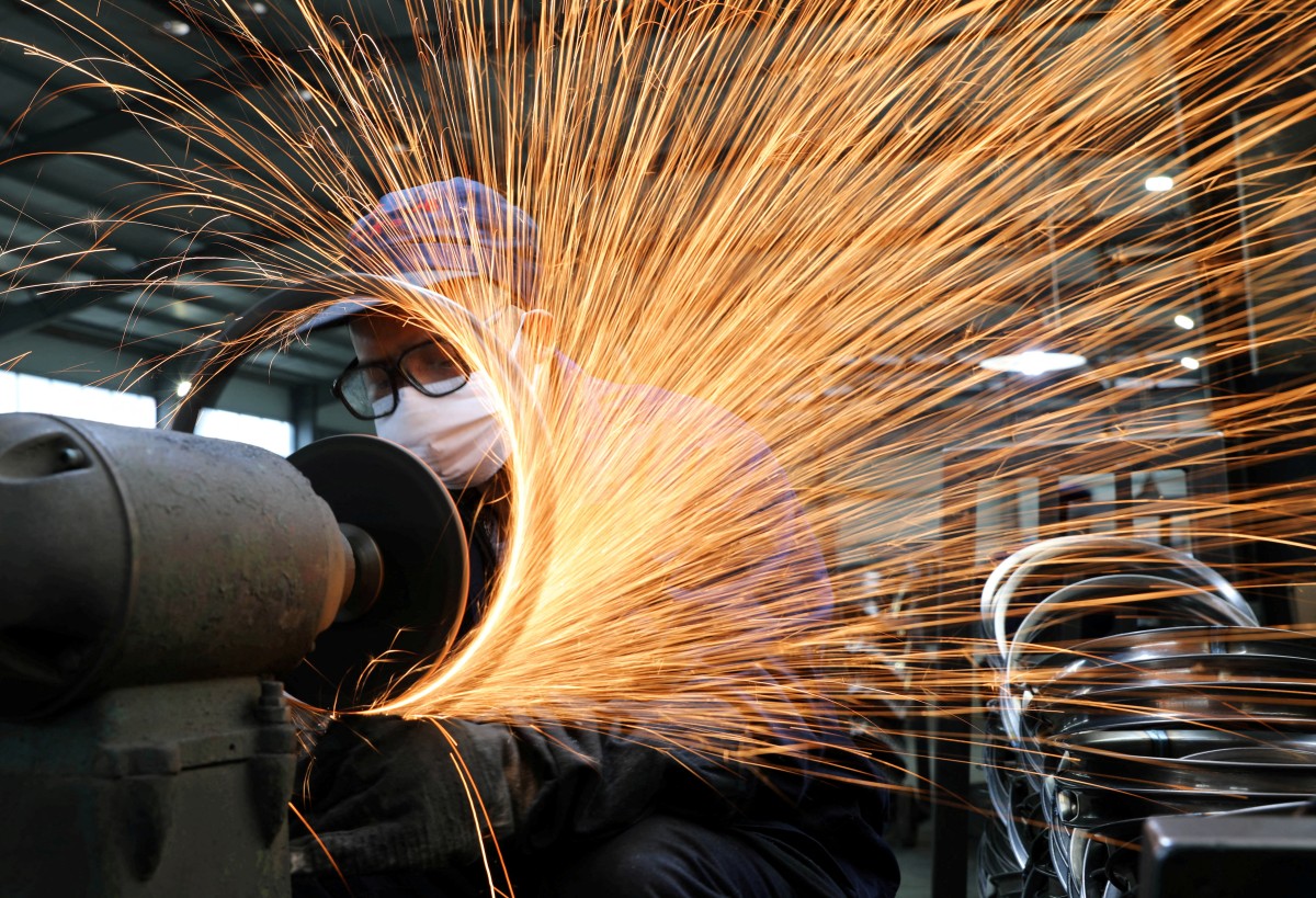 thestandard.com.hk - The Standard 英文虎報 - China's April industrial profits grow at fastest in more than two years