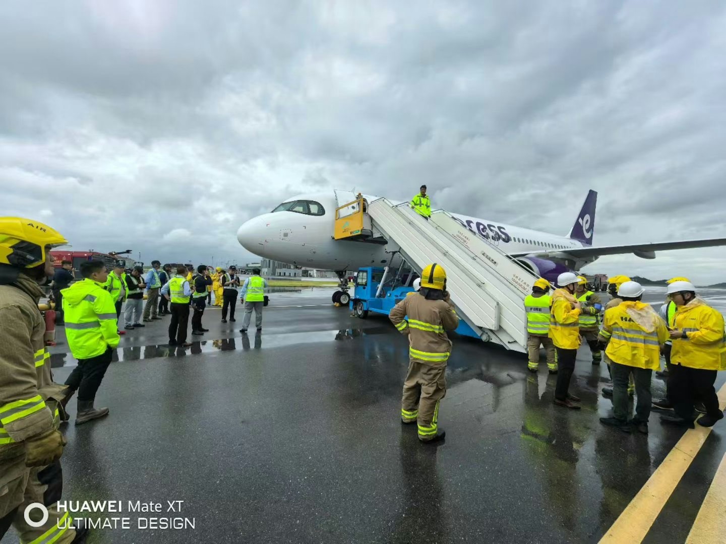 Passengers recall harrowing landing as HK Express flight skids off ...