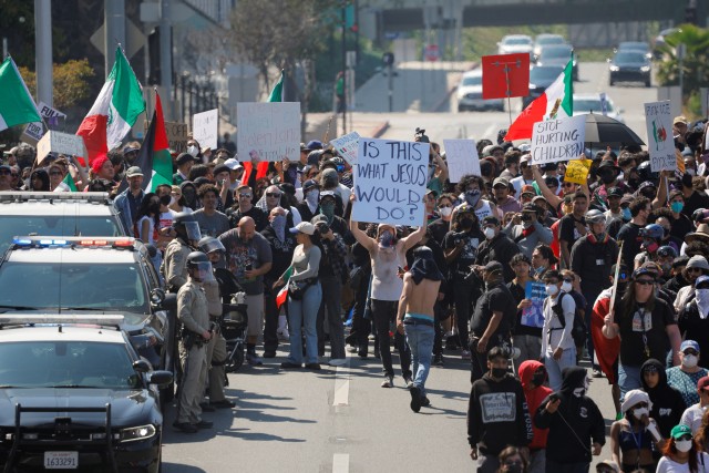 Tensions flare as National Guard arrives in Los Angeles to quell ...