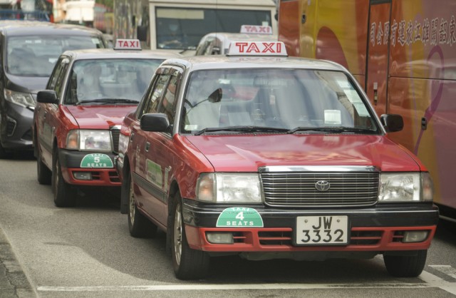 TAXi('97仏)　1&2&3&4 File:Jumbo Taxi VM7895 left side on Tai Cheung Street