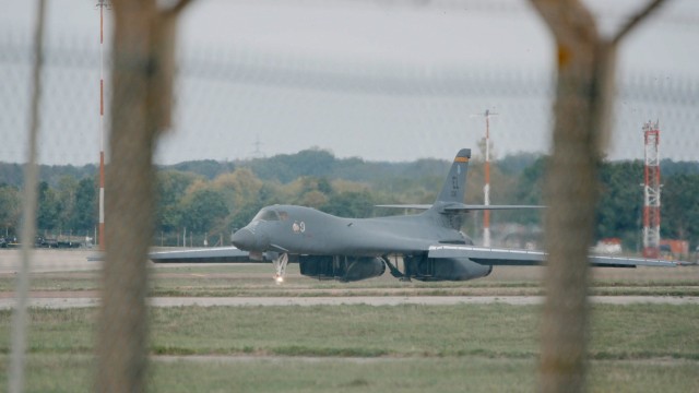 US withdraws B 1 bombers from UK base after terror plot